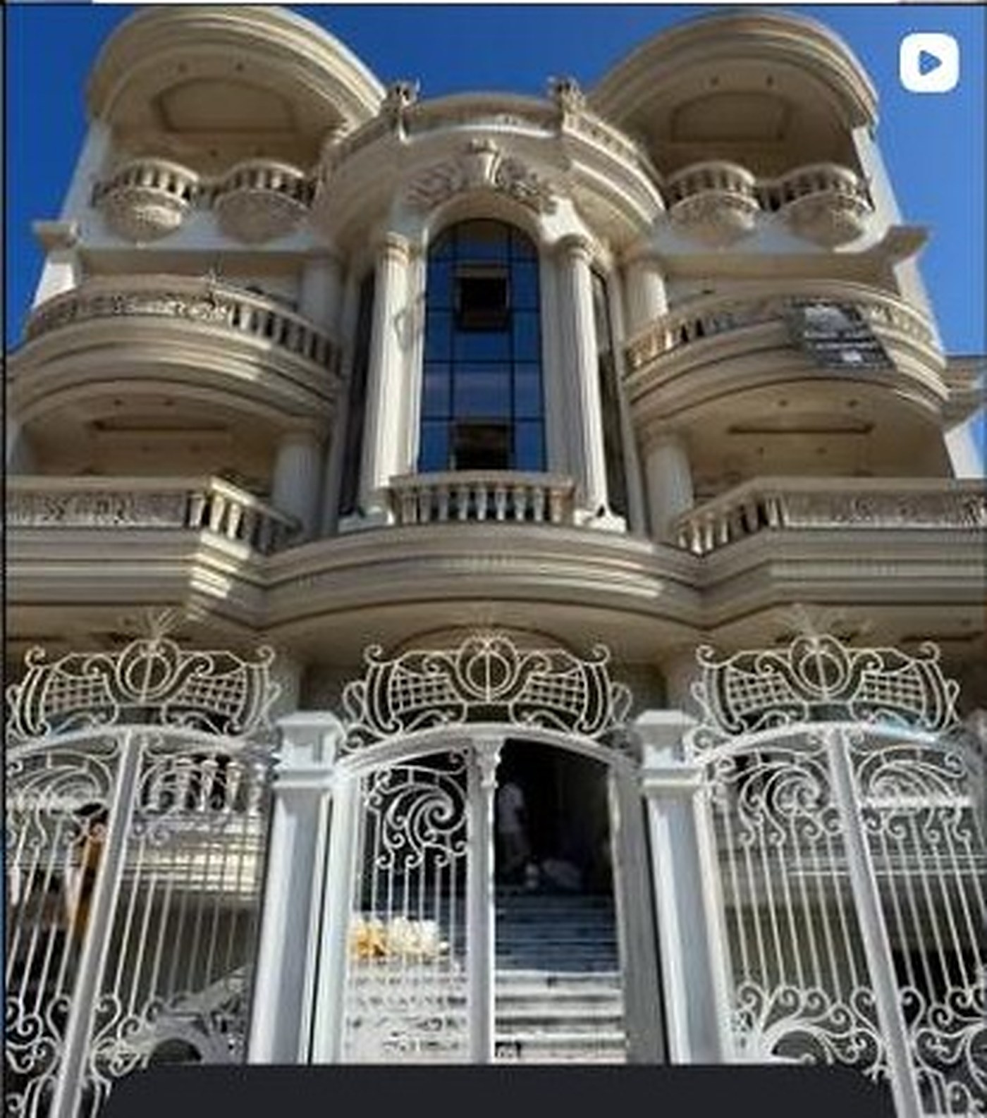 Villa entrance finished by Capital Architecture